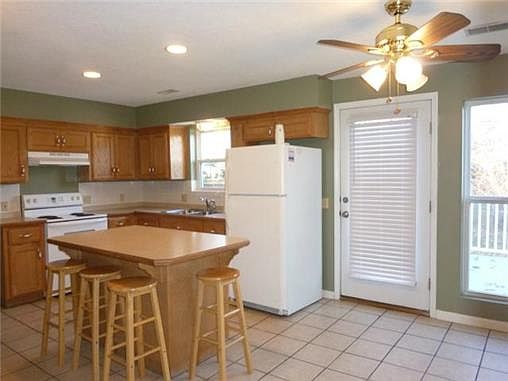 1st image of 421 S Bluegrass Dr