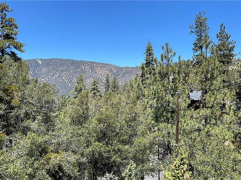1521 Lassen Way — Photo 6