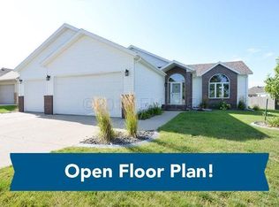 713 Lakeridge Dr, West Fargo, ND 58078