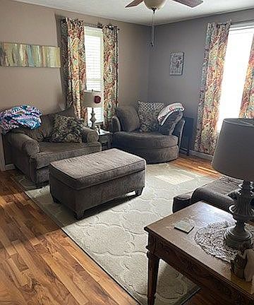 2nd image of 1311 Land St