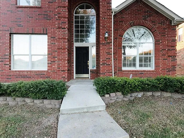 9033 Portage Ln — Photo 4
