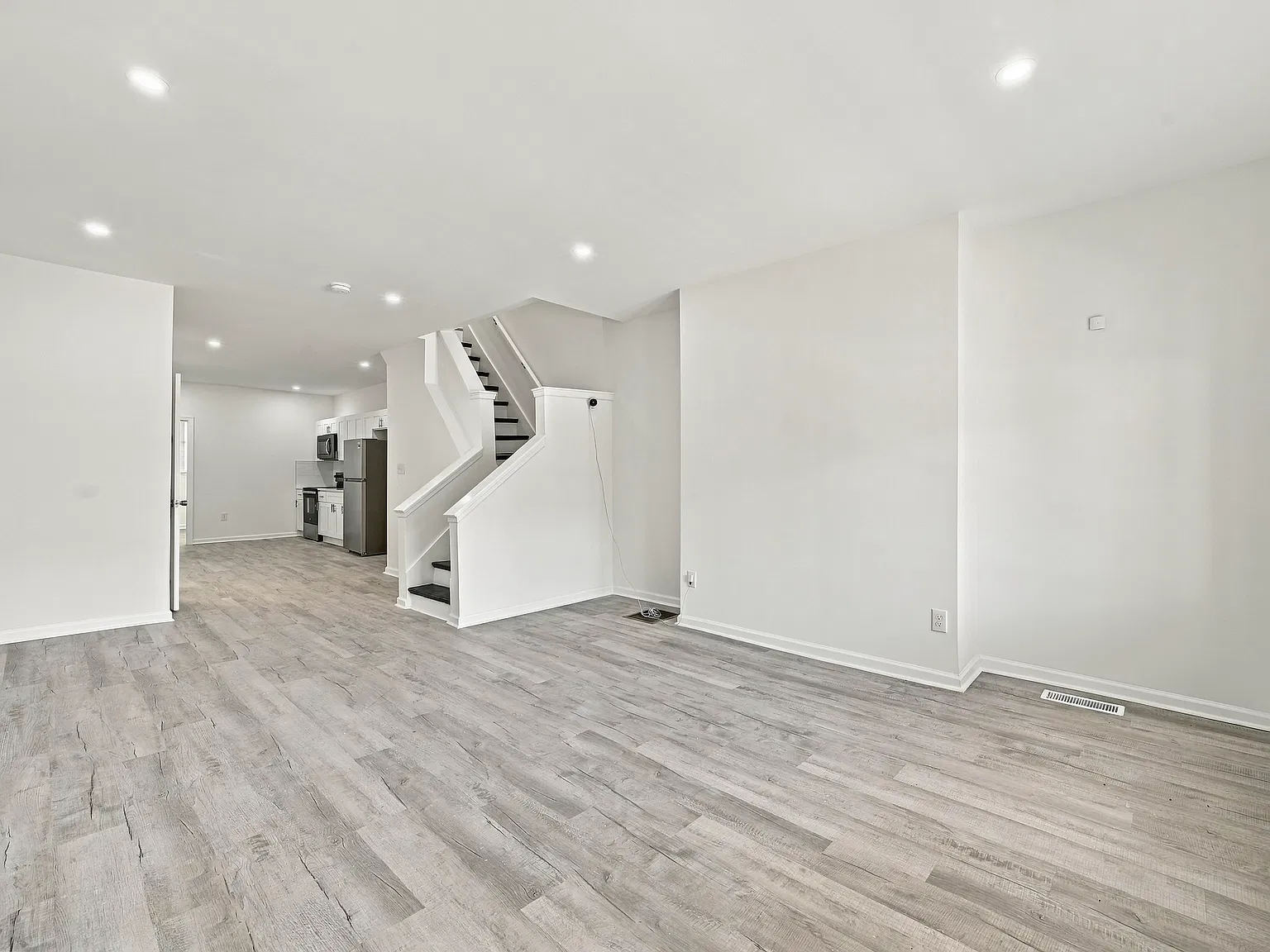 5 bed, 1.5 bath, 1640 sqft, $2,150 — Photo 4