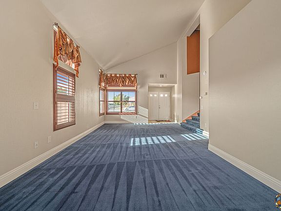 5th image of 653 Silverwood St
