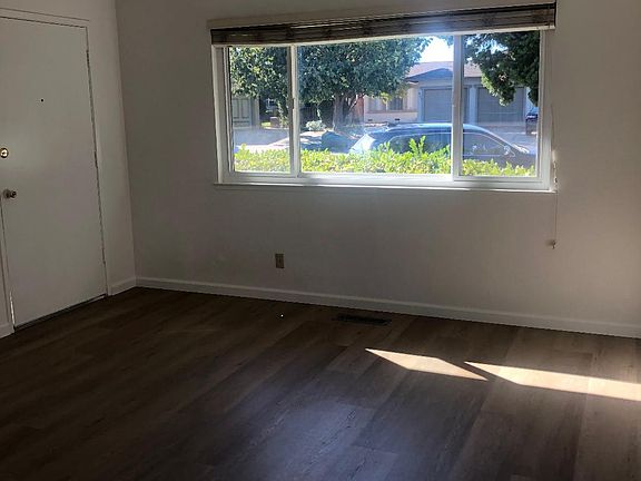 4th image of 906 Suntree Ct