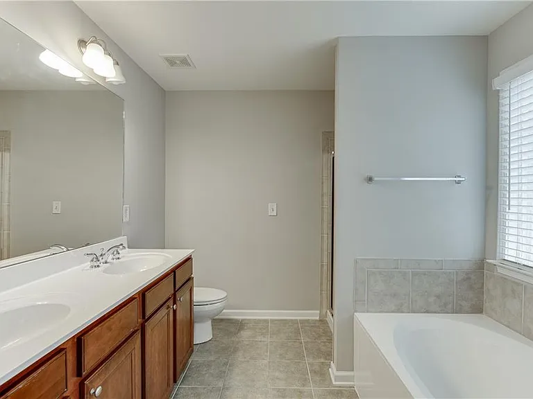 2801 Loftview Sq — Photo 24