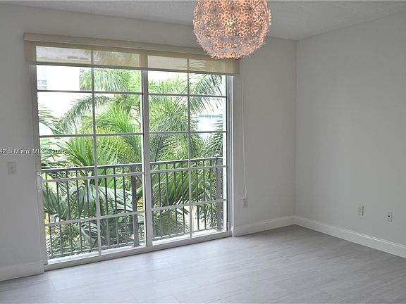 2nd image of 533 NE 3rd Ave APT 446