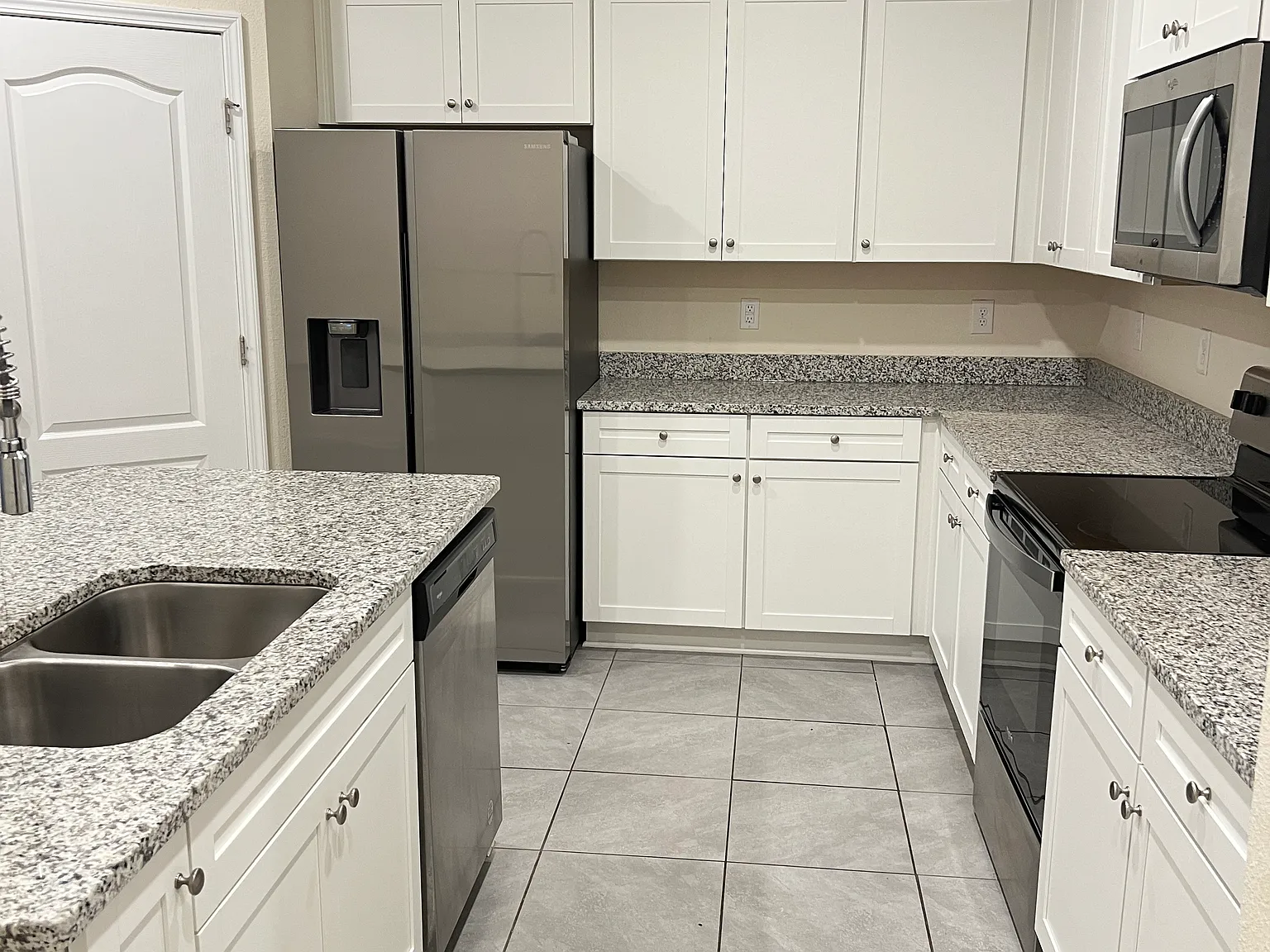 3 bed, 2.5 bath, 1722 sqft, $2,300 — Photo 3