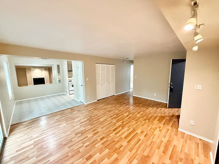 495 E Creekside Cir #D — Photo 1