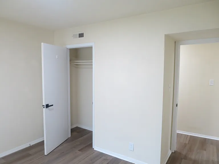 7515 Falling Leaves Cir #C — Photo 9