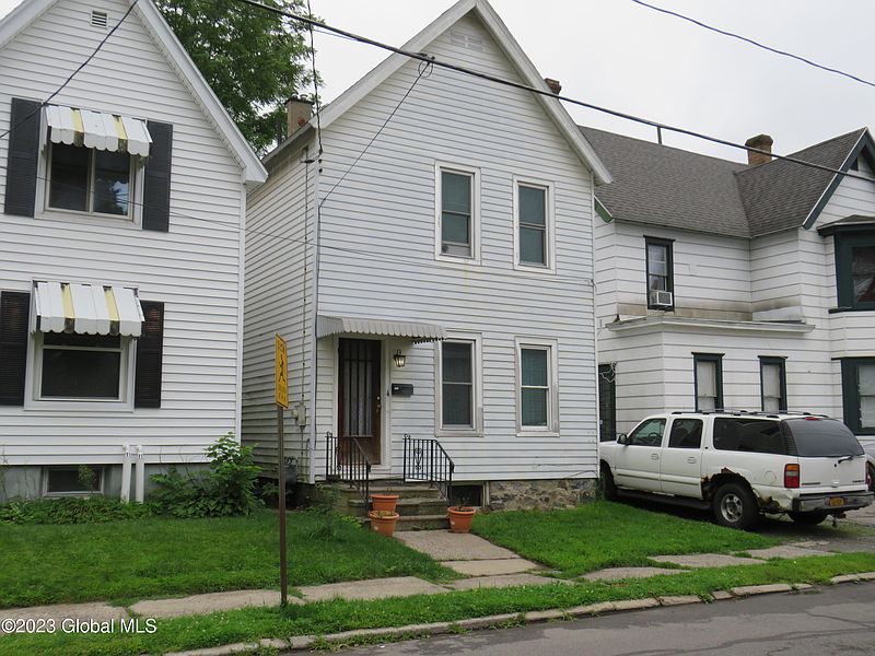 3rd image of 4 Temple Street