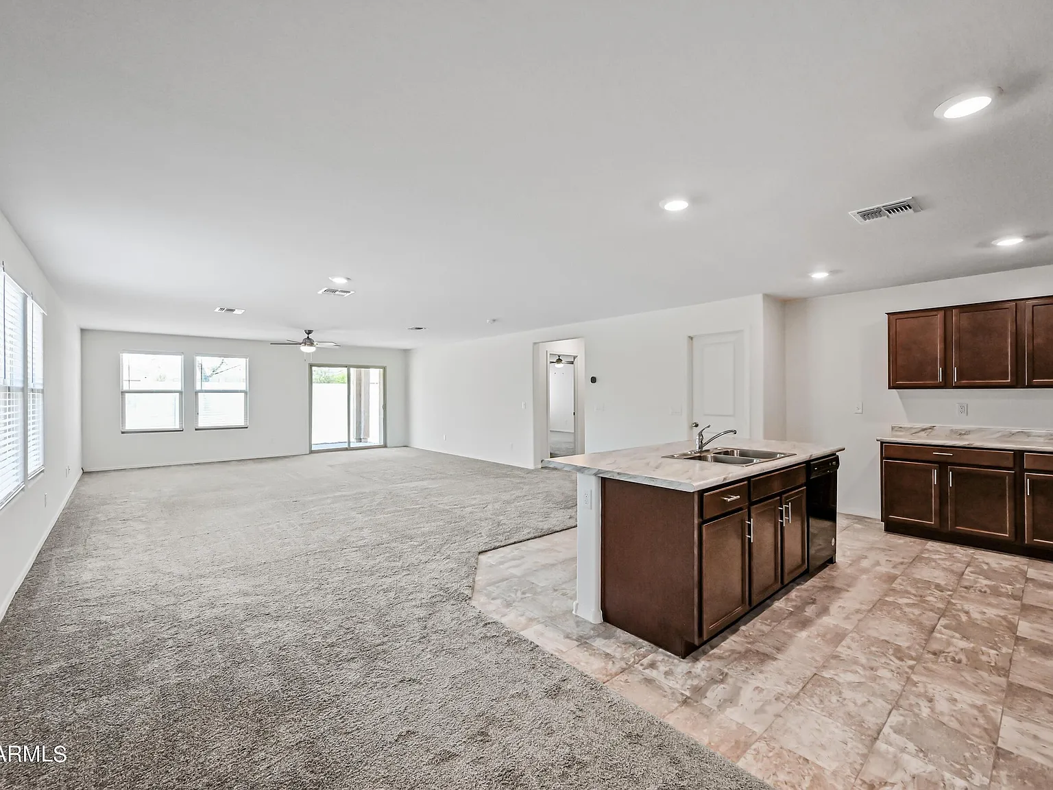 3 bed, 2.0 bath, 2121 sqft, $2,090 — Photo 3
