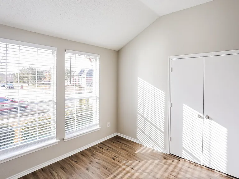 312 Singleton Dr — Photo 14