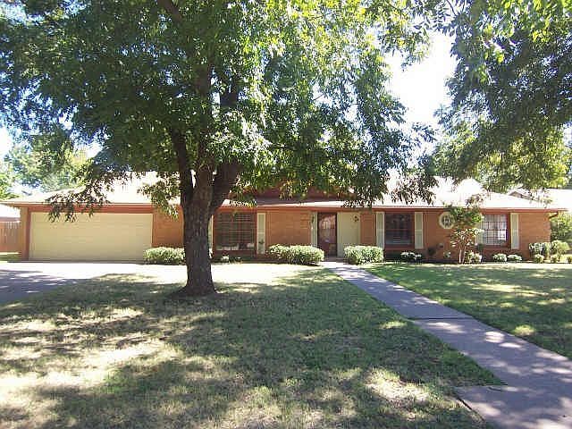 1st image of 2049 Woodridge Dr