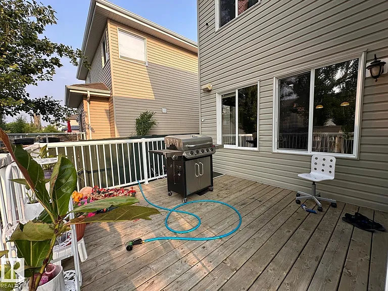 30 Virginia Ave — Photo 23