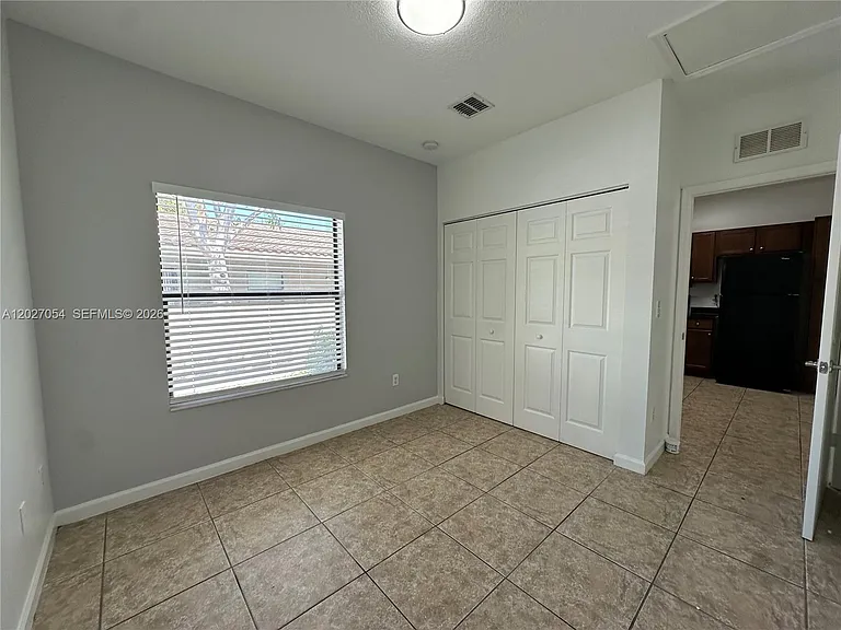 1035 NE 10th Ave #1 — Photo 12