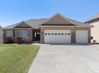 1007 Heritage Trl NE, New Prague, MN 56071