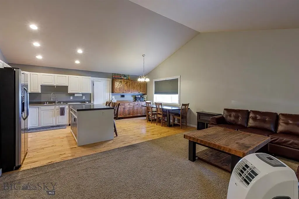 719 Green Tree Dr — Photo 3