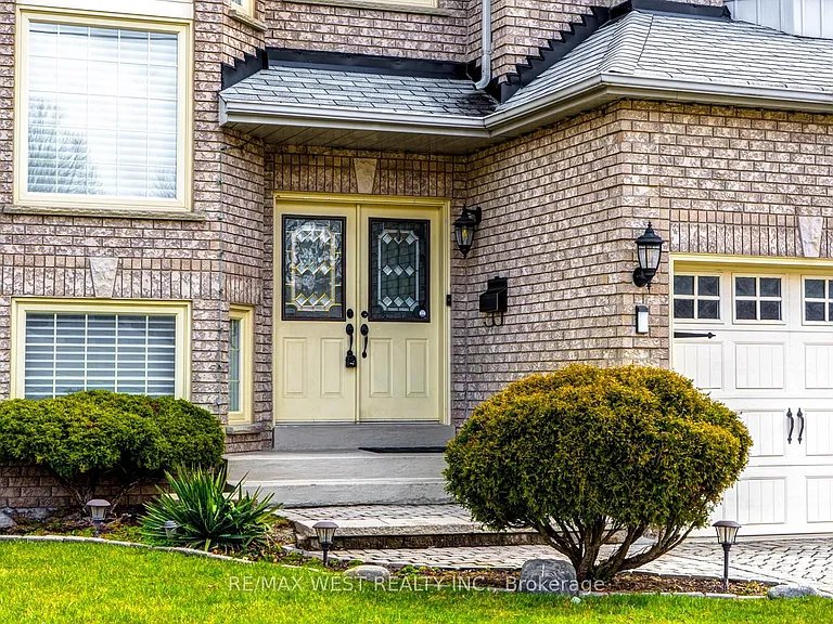 229 Baker Ave — Photo 3