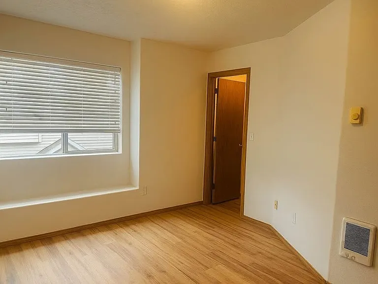 15526 SE Stark St — Photo 6