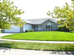182 Summerhill Dr, Dyer, IN