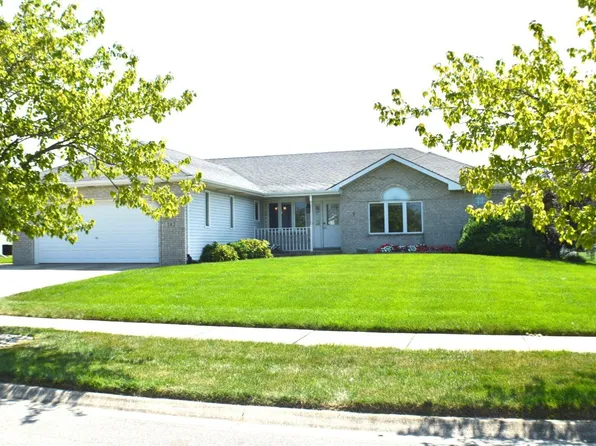 182 Summerhill Dr, Dyer, IN 46311