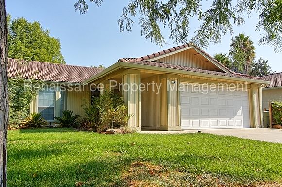 1st image of 445 Deerwood Ln
