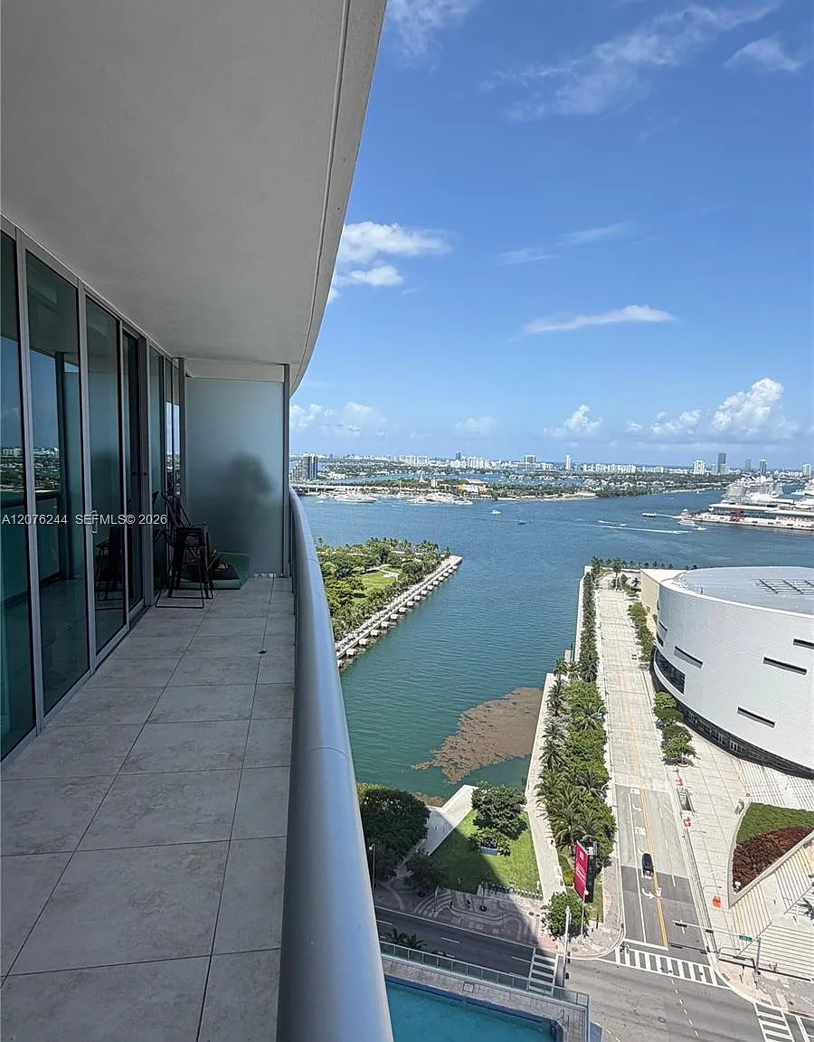 Marinablue Condo — Photo 2