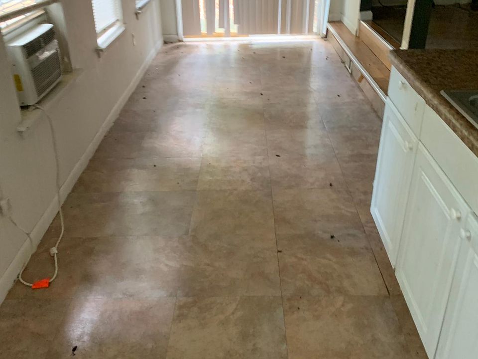 2nd image of 703 Lake Dr