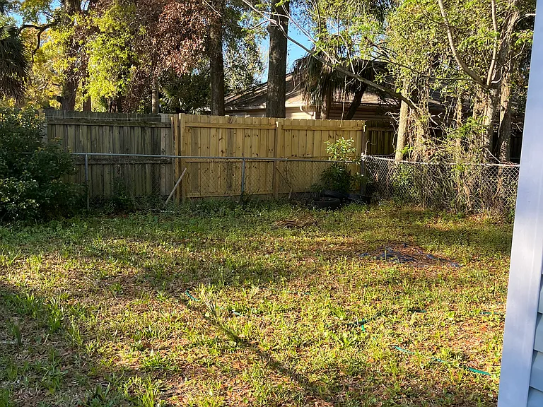 1216 E Union St — Photo 5