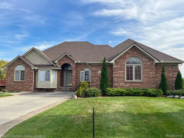 1130 S River Pointe Ln, Saint Clair, MI 48079