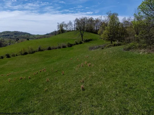 2 Lynch Rd, Morgantown, WV 26501