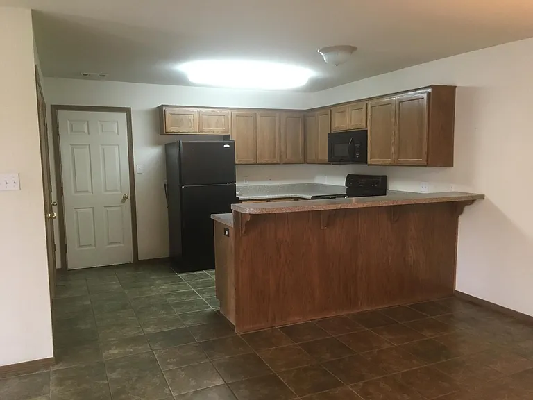 904 Trenton Dr — Photo 3