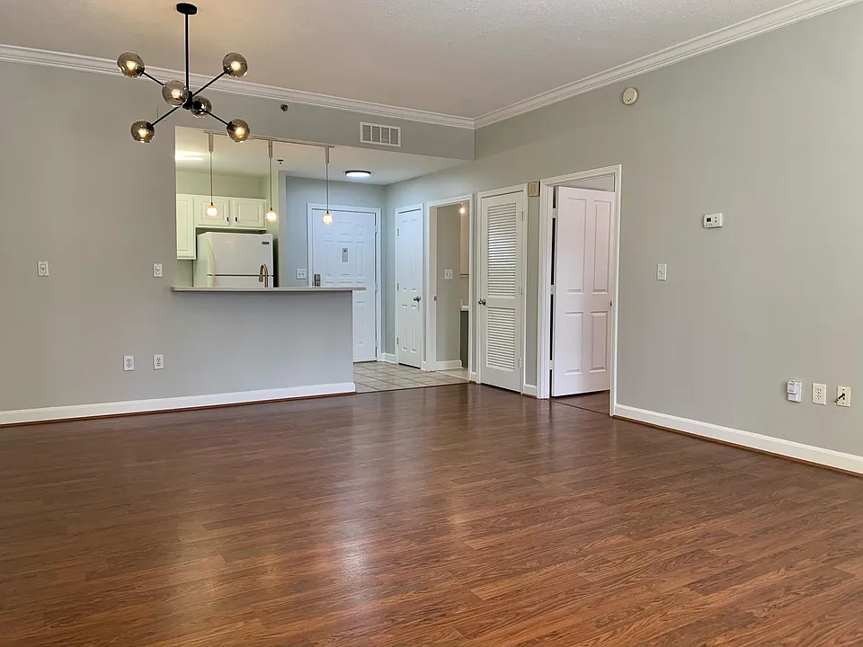 1101 Juniper St NE #329