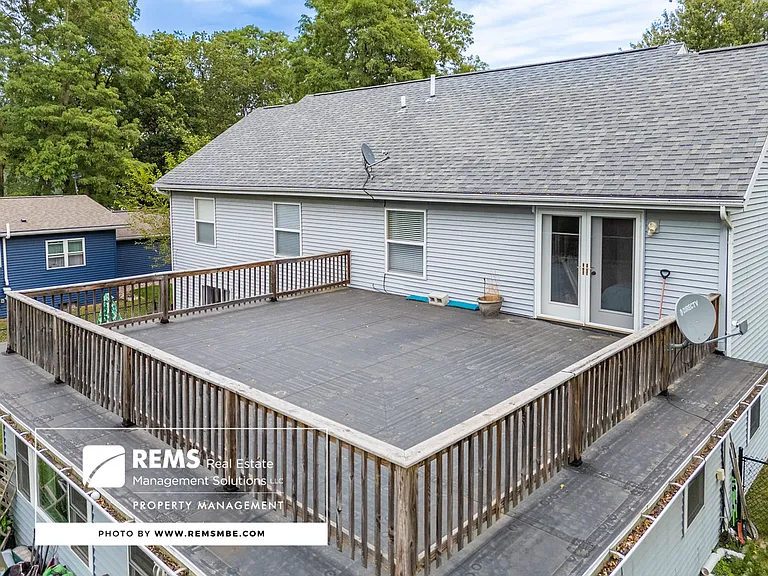 815 Island Ct #1 — Photo 4