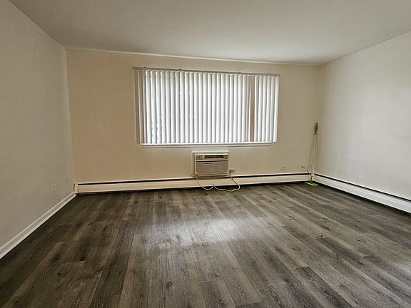 3rd image of 1384 Brown St