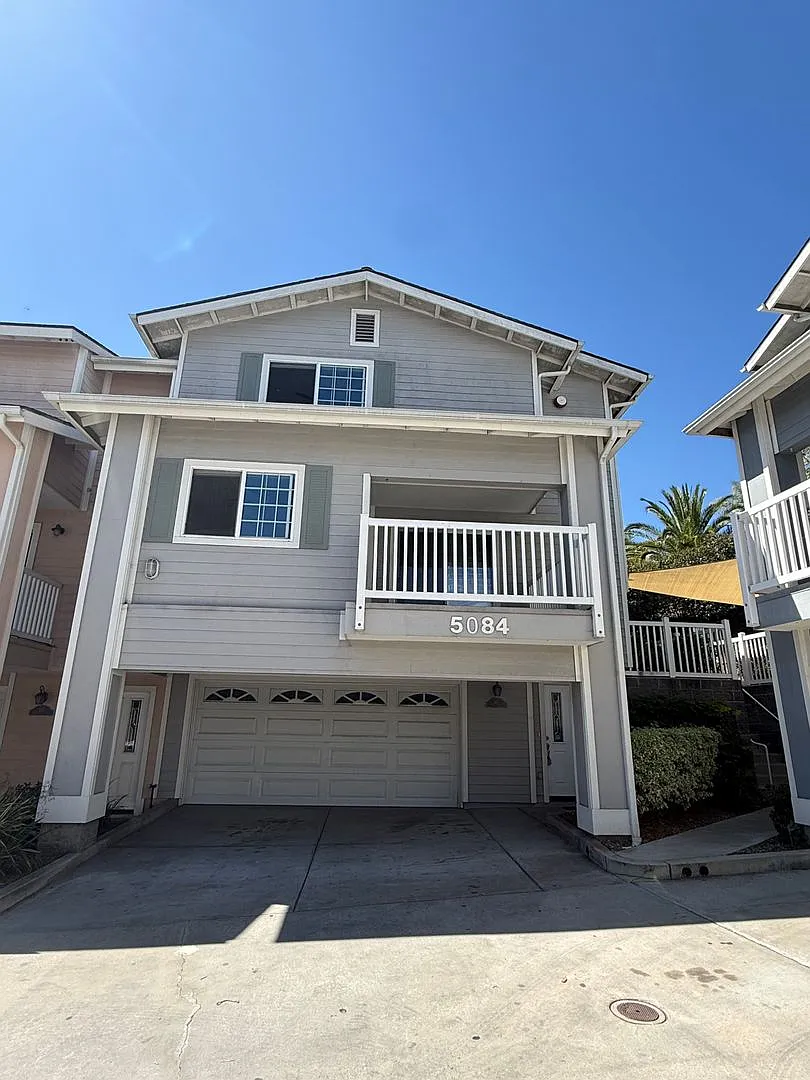 3 Bedroom Townhome In la Mesa — Photo 1