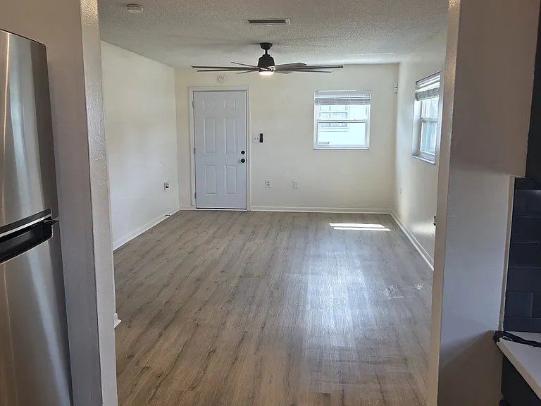 1802 W House St #B — Photo 9