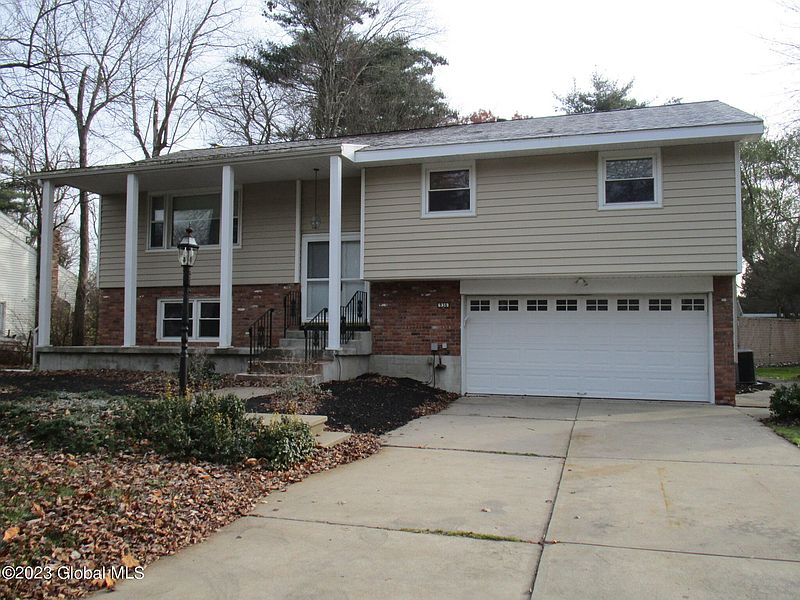 3rd image of 936 Northumberland Drive