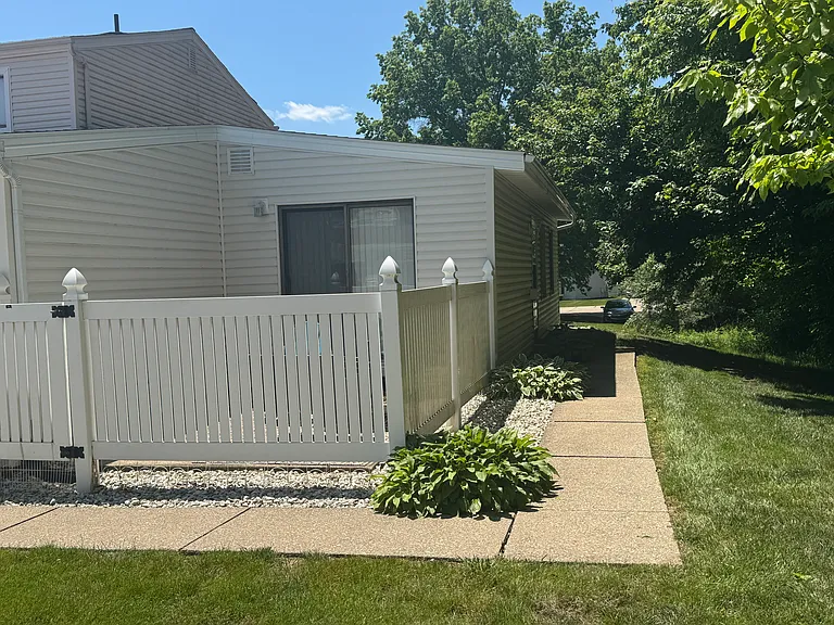264 Deepwood Dr — Photo 3