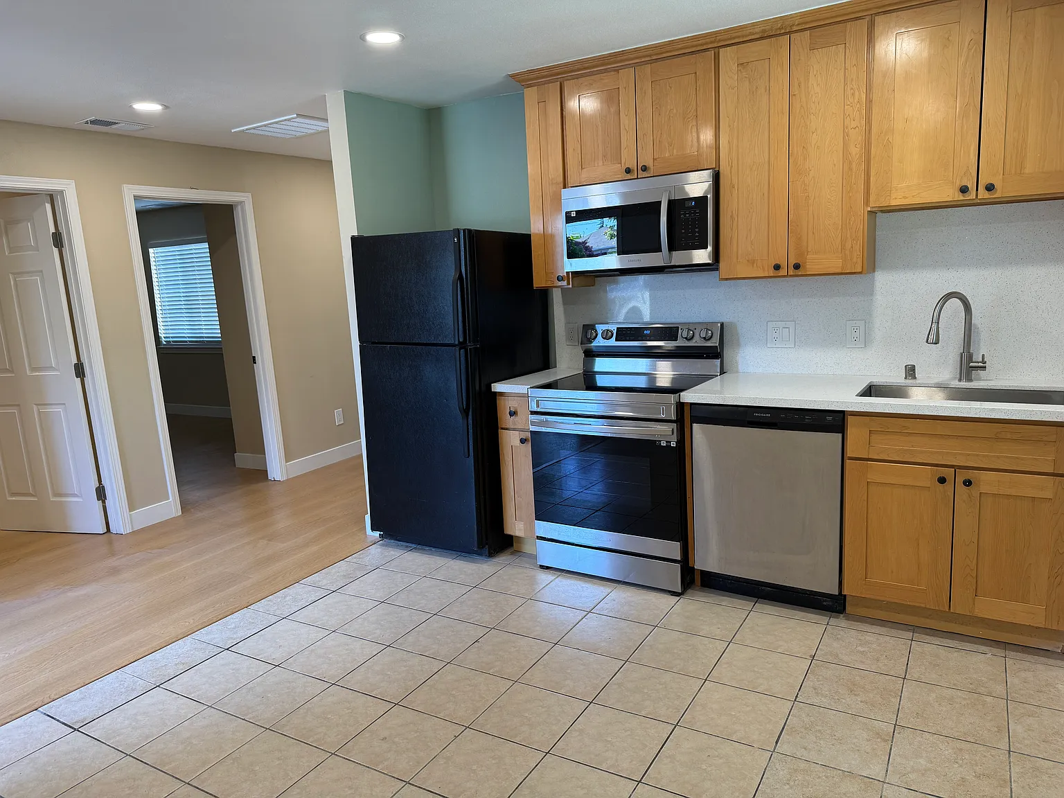 2 bed, 660 sqft, $2,850 — Photo 4