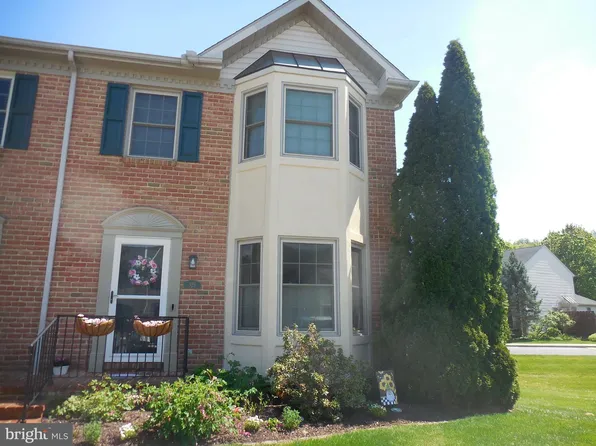 525 Cobblestone Ln, Lancaster, PA 17601