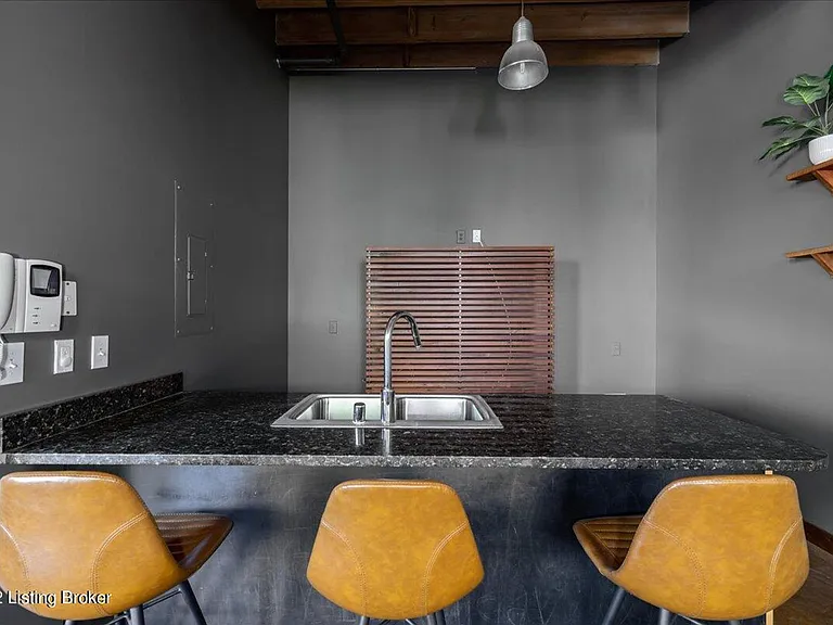 309 E Market St #313 — Photo 6
