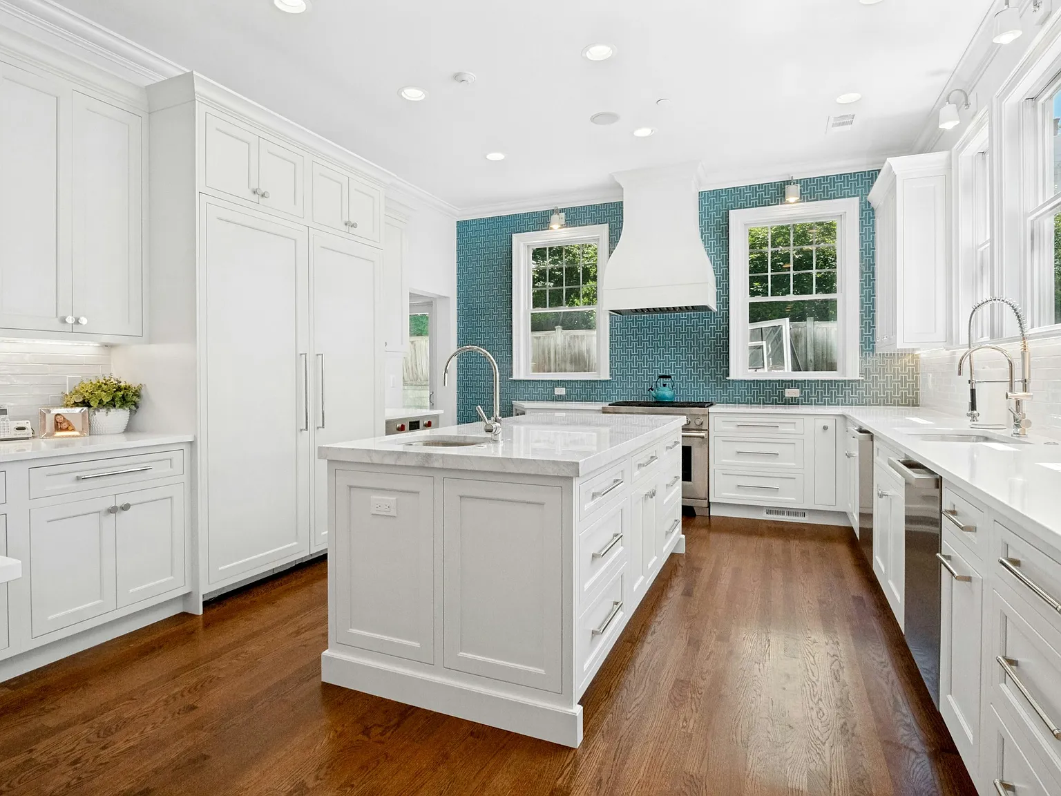 6 bed, 5106 sqft, $11,500 — Photo 2