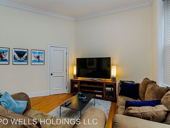 4th image of 166 W Grand Ave #166 W.