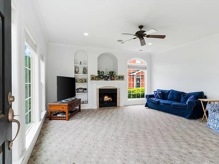 901 Renaissance Ct — Photo 4