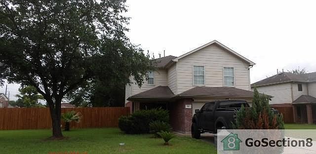 1st image of 703 N Oak Dr