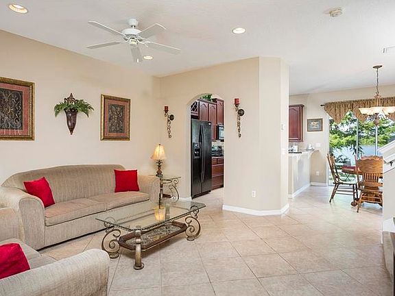 4th image of 10218 Fallsgrove St