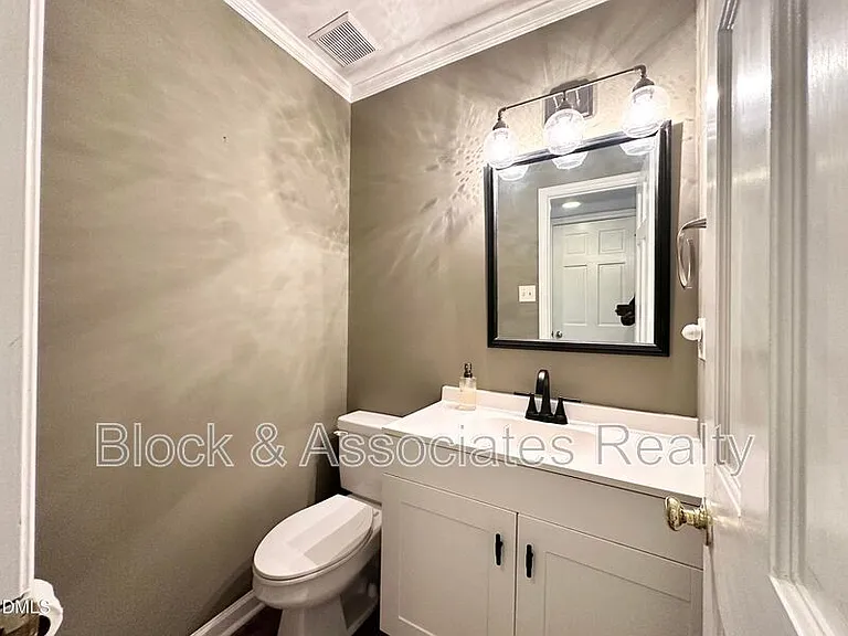 5649 Hamstead Xing — Photo 7