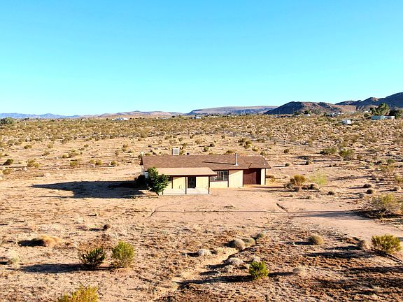 2nd image of 55981 Sunnyslope Dr