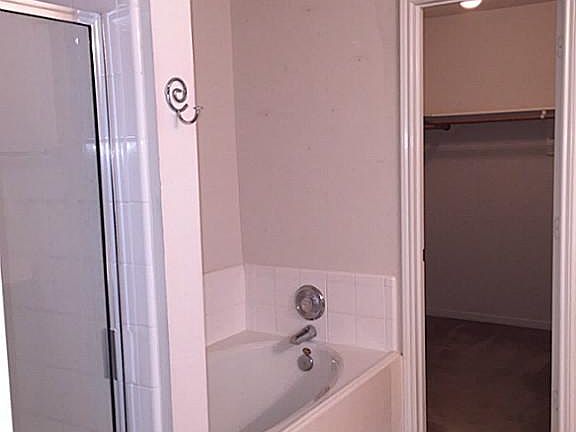 5th image of 16226 Blue Rock Springs Dr
